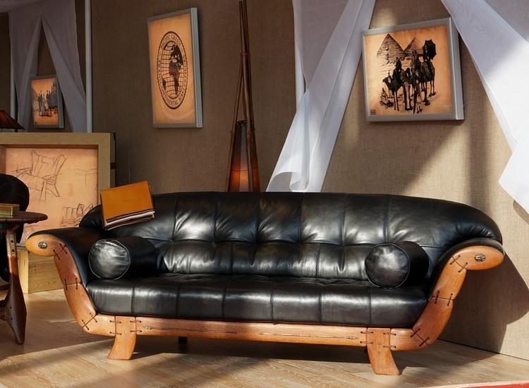 Beautiful-leather-sofa-in-interior-01